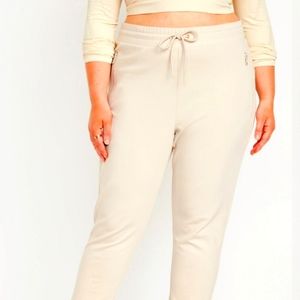 NWOT Old Navy High-waisted Dynamic Fleece Jogger Pants